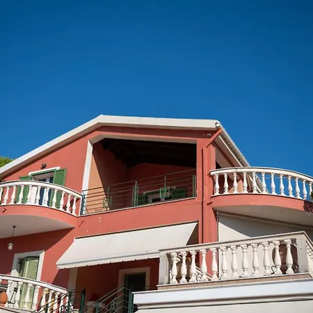 Apartment Ouzaki House *